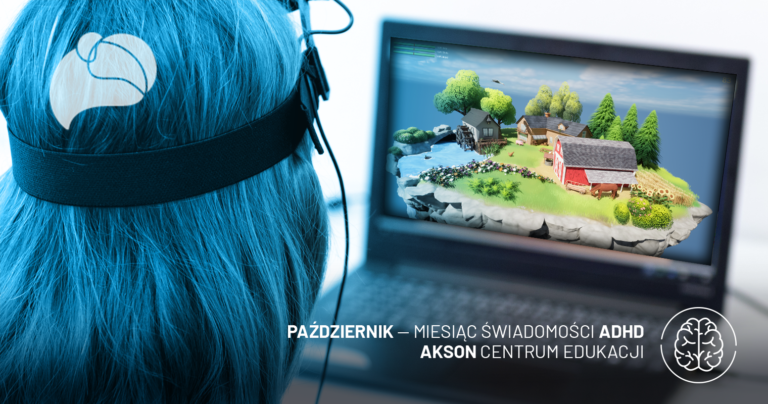 Grafika AKSON Centrum Edukacji na Miesiąc Świadomości ADHD. Przedstawia osobę korzystającą z opaski do treningu EEG Biofeedback oraz ekran komputera z wizualizacją wirtualnego środowiska.